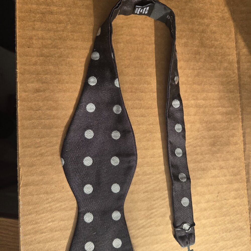 New David Donahue Classic Silk Adjustablt Black Polka Dot Bow Tie